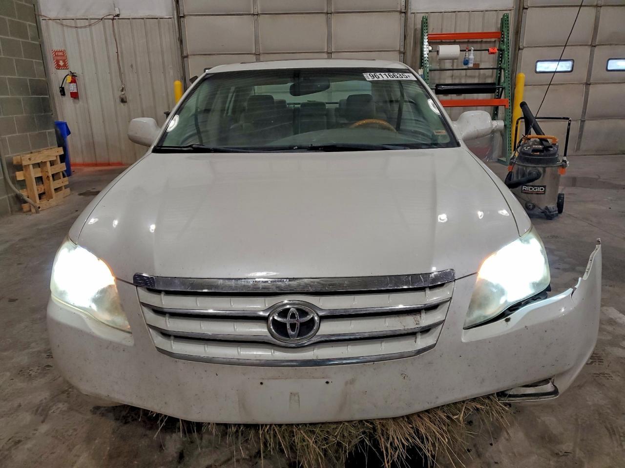 2006 TOYOTA Avalon