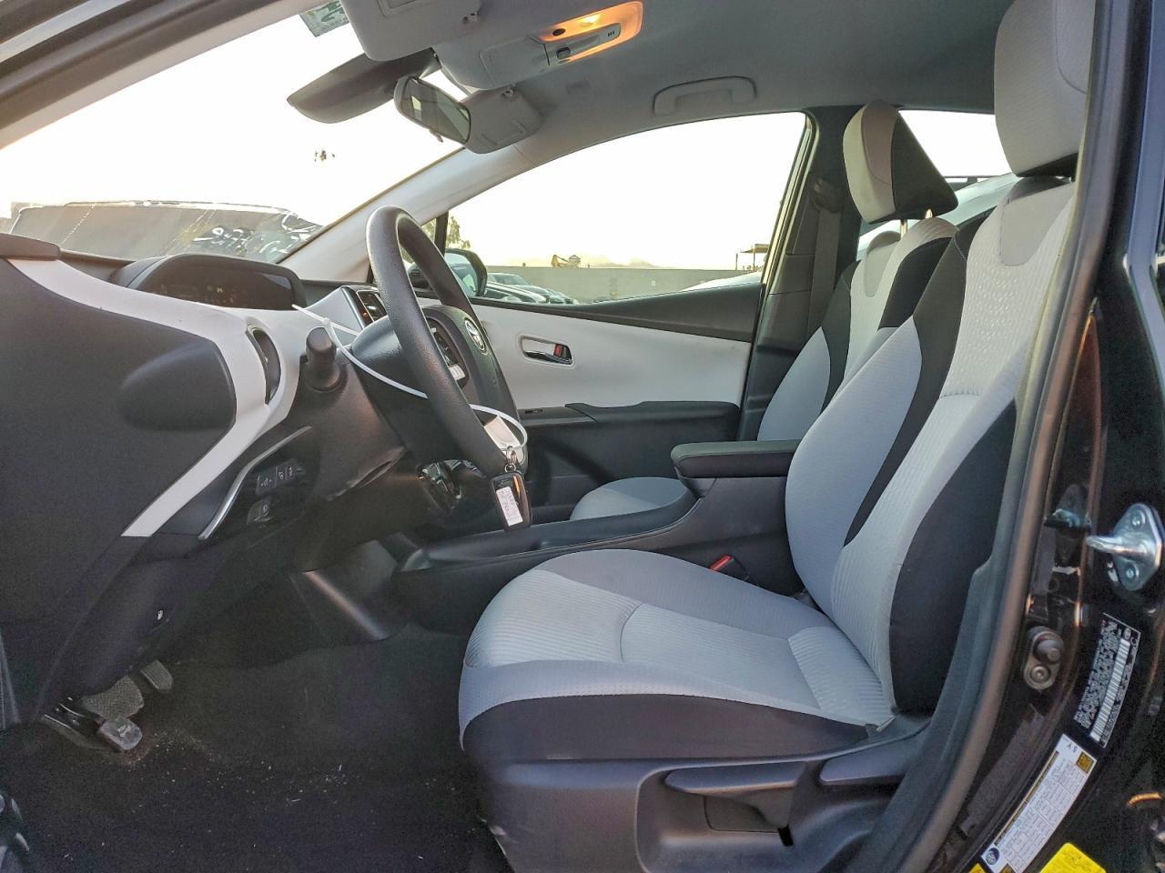 2017 TOYOTA PRIUS