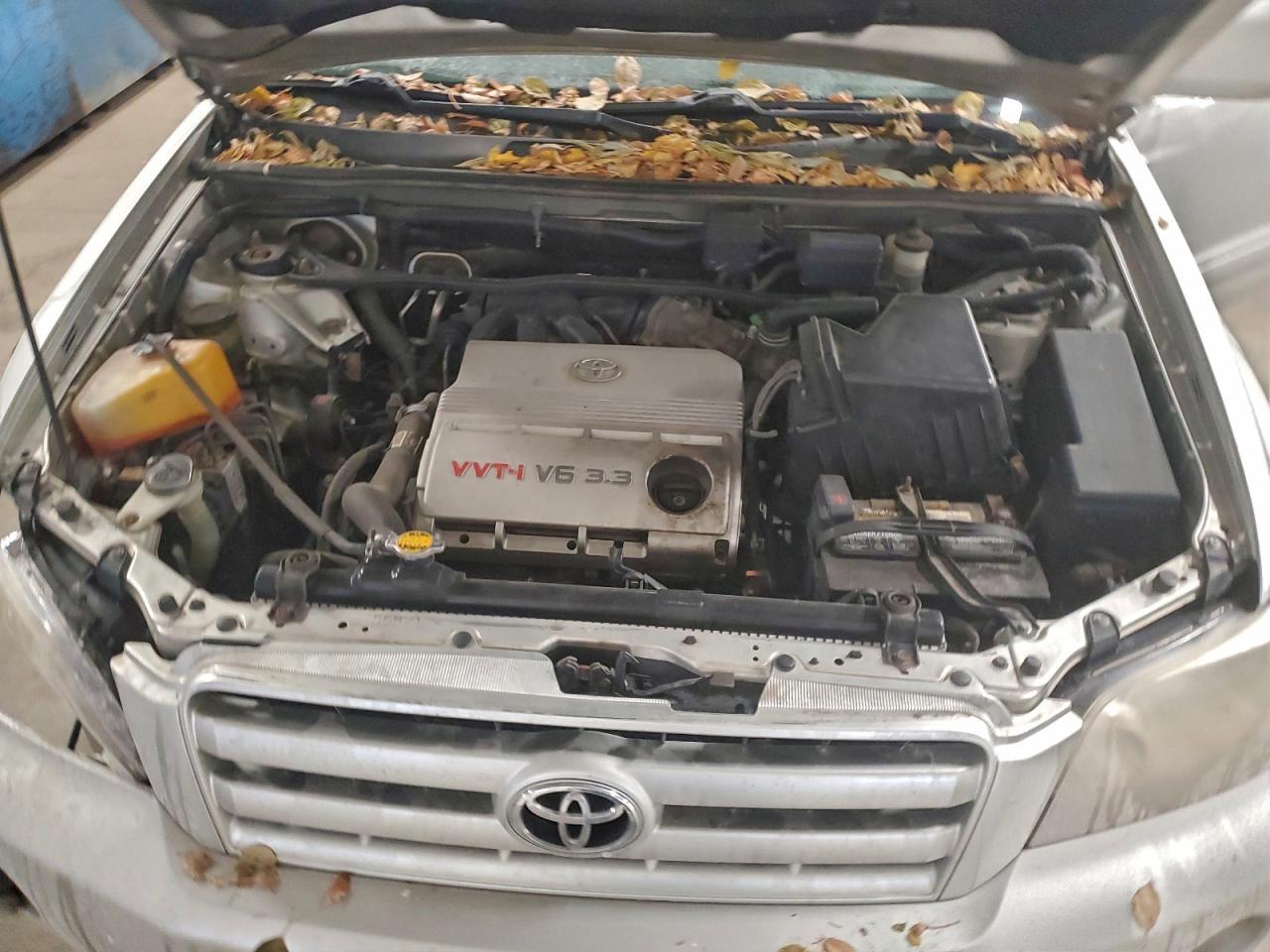2004 TOYOTA HIGHLANDER