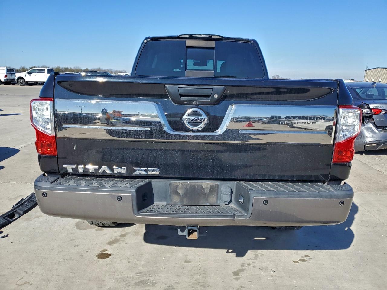 2016 NISSAN Titan