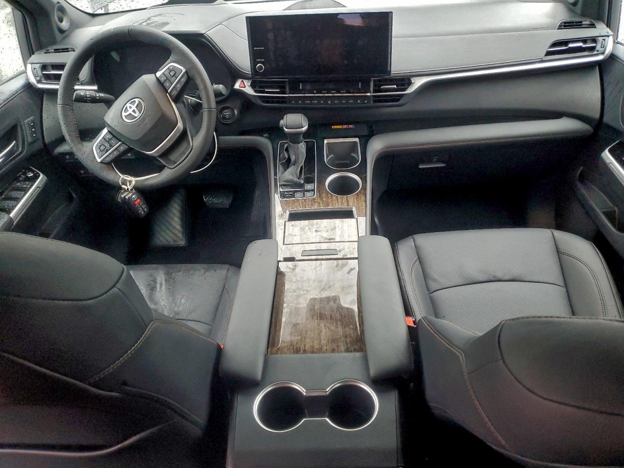 2025 TOYOTA SIENNA