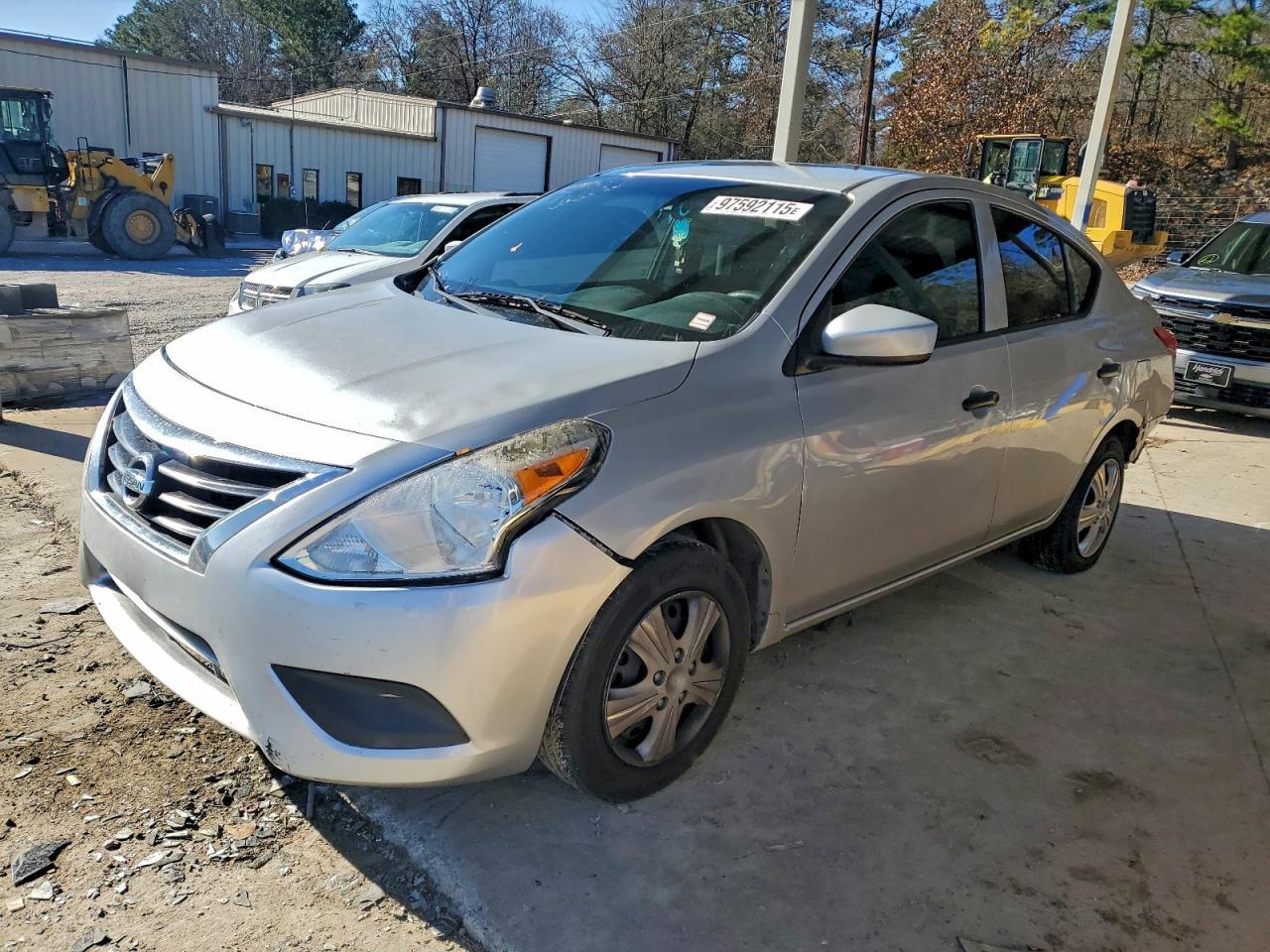 2016 NISSAN VERSA