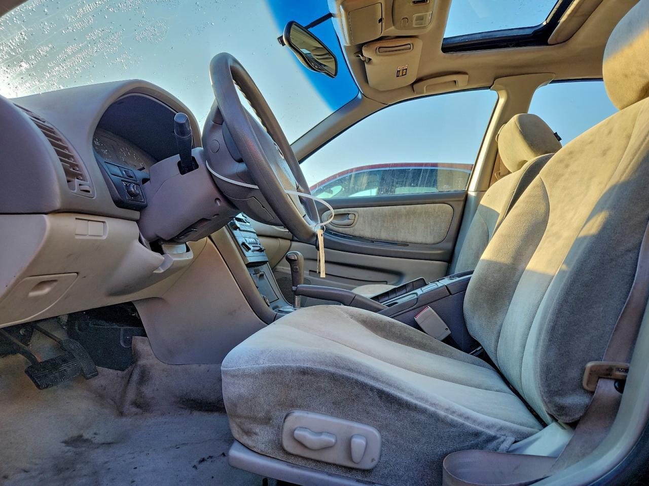 2001 NISSAN Maxima