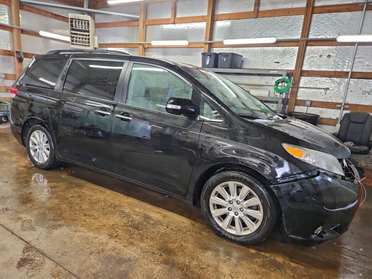 2014 TOYOTA SIENNA