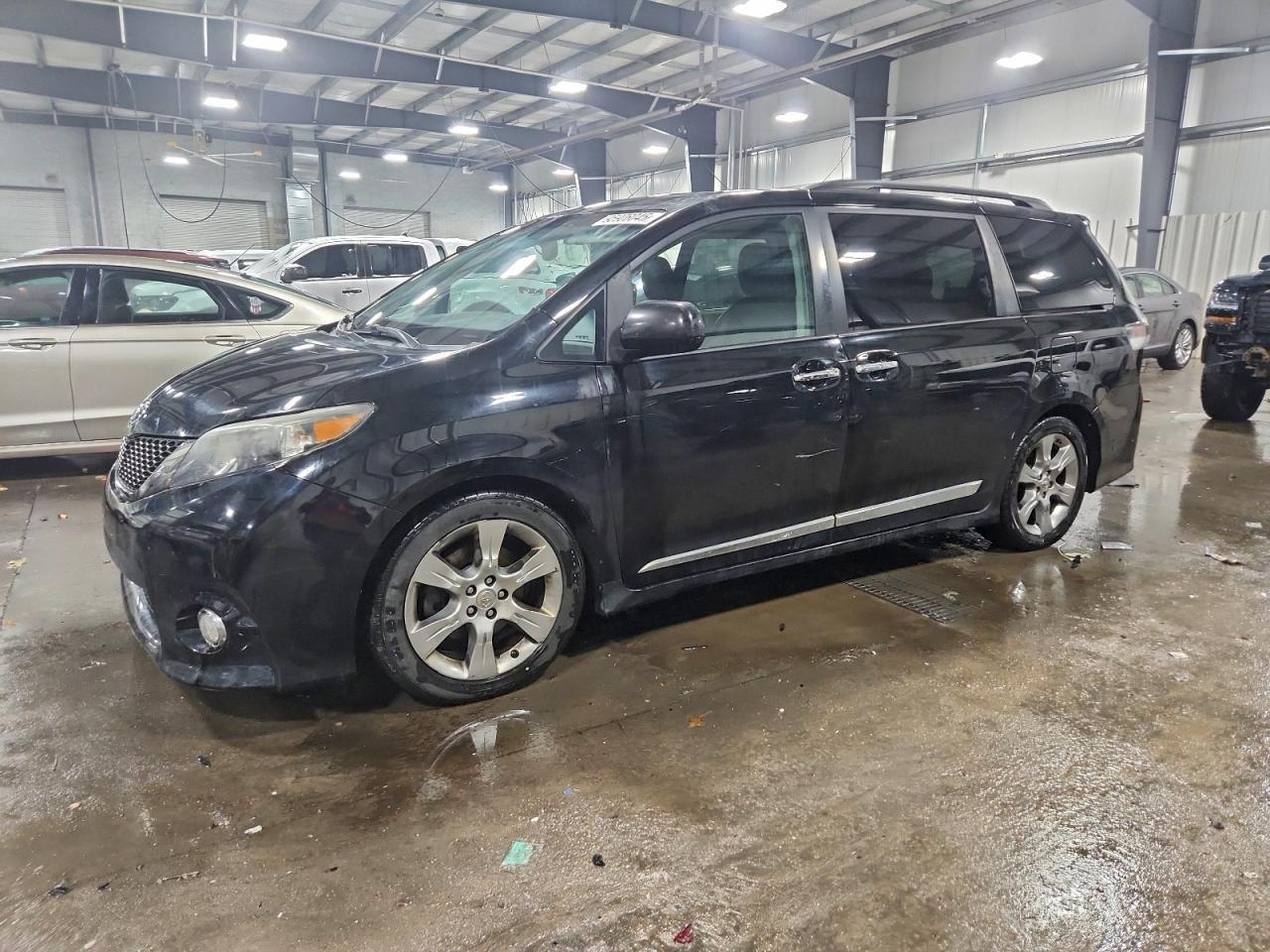 2014 TOYOTA SIENNA