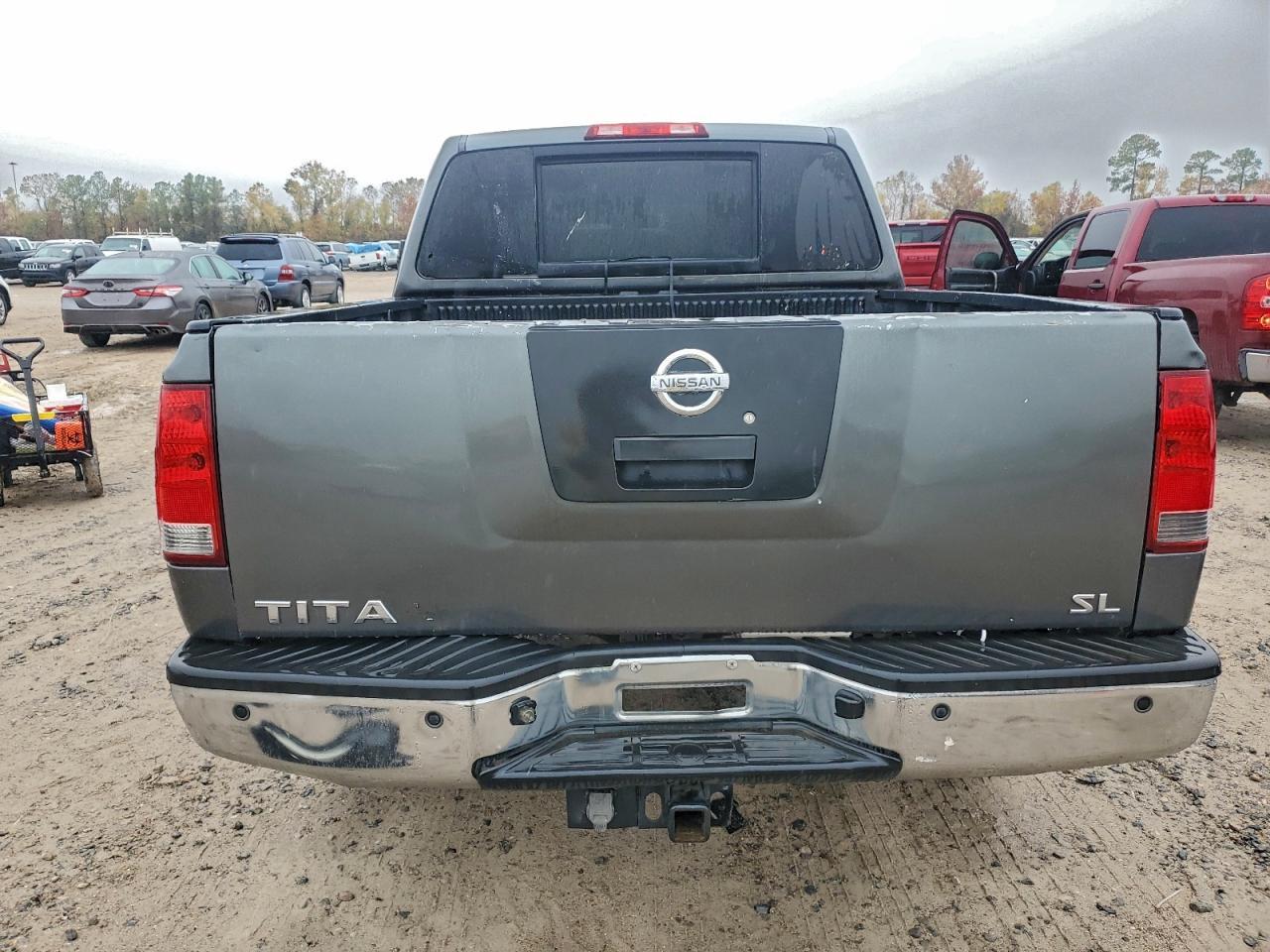 2011 NISSAN Titan