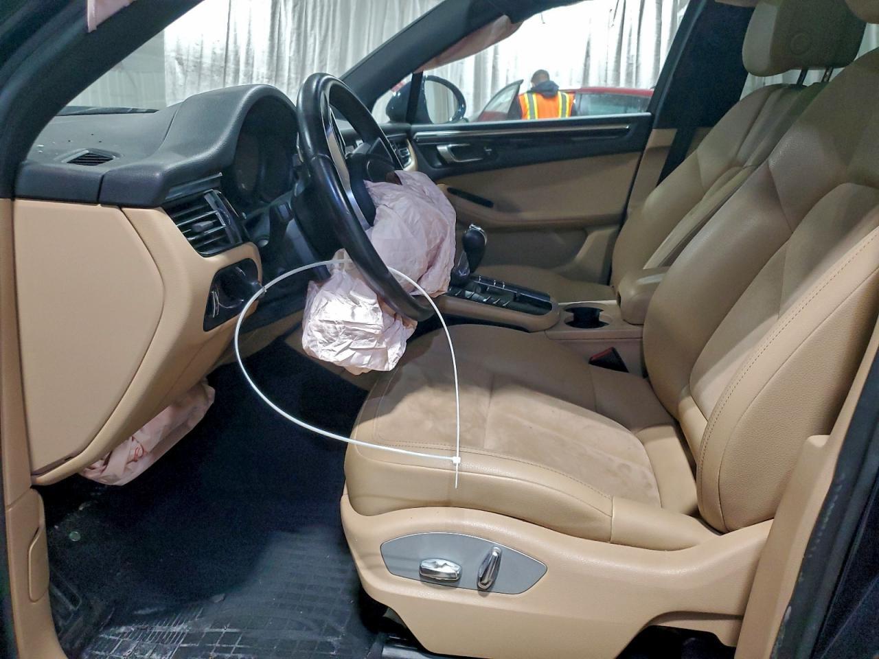 2020 PORSCHE Macan