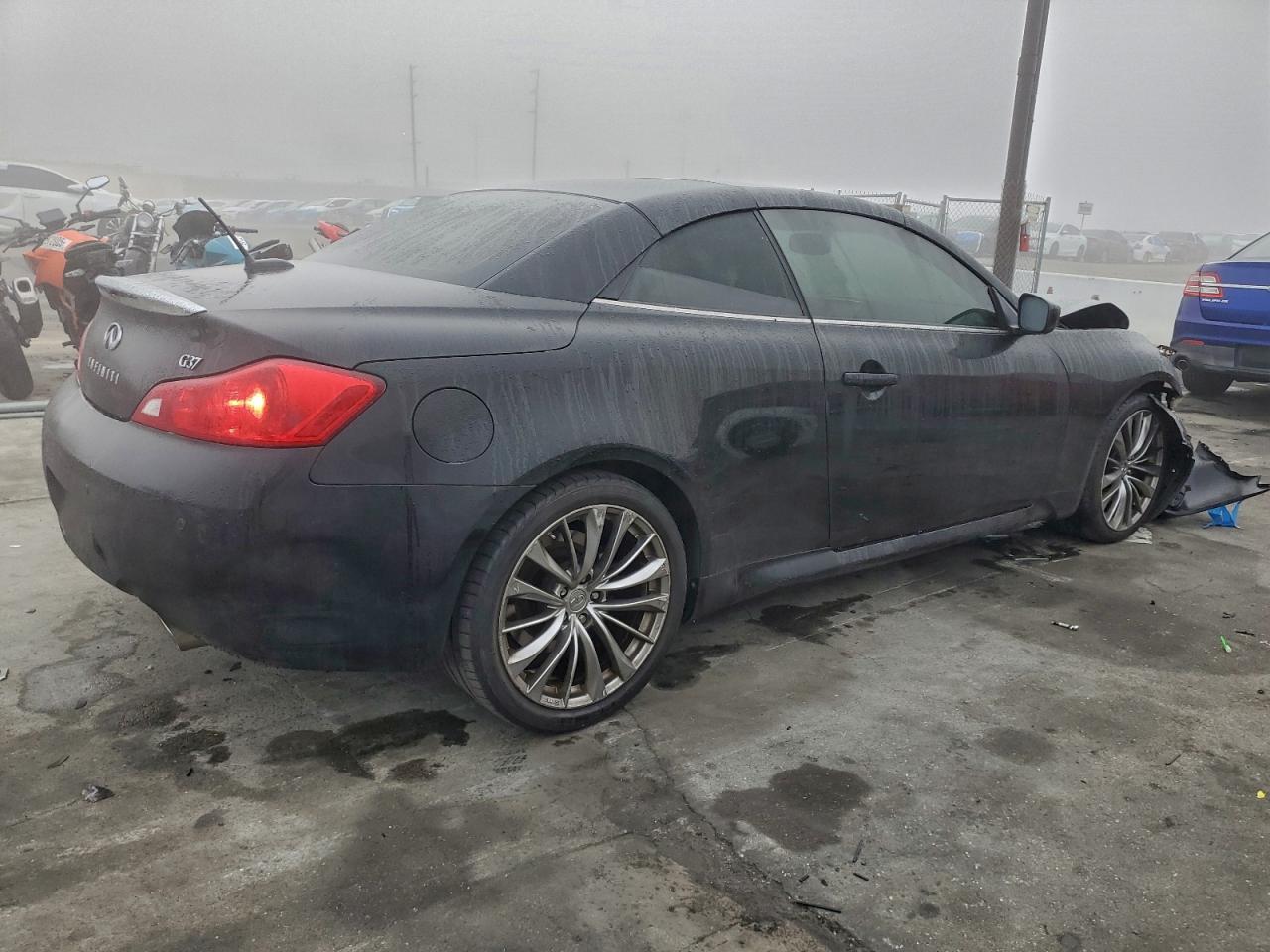 2011 INFINITI G37