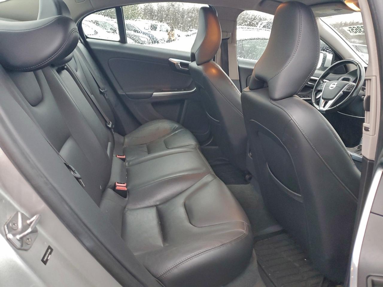 2015 VOLVO S60