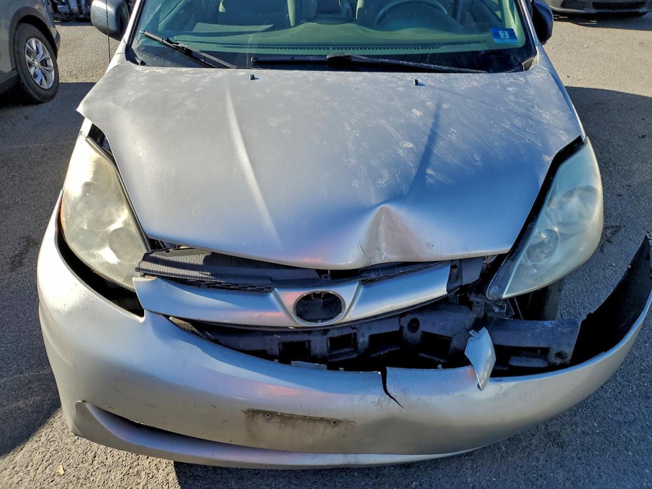 2009 TOYOTA SIENNA