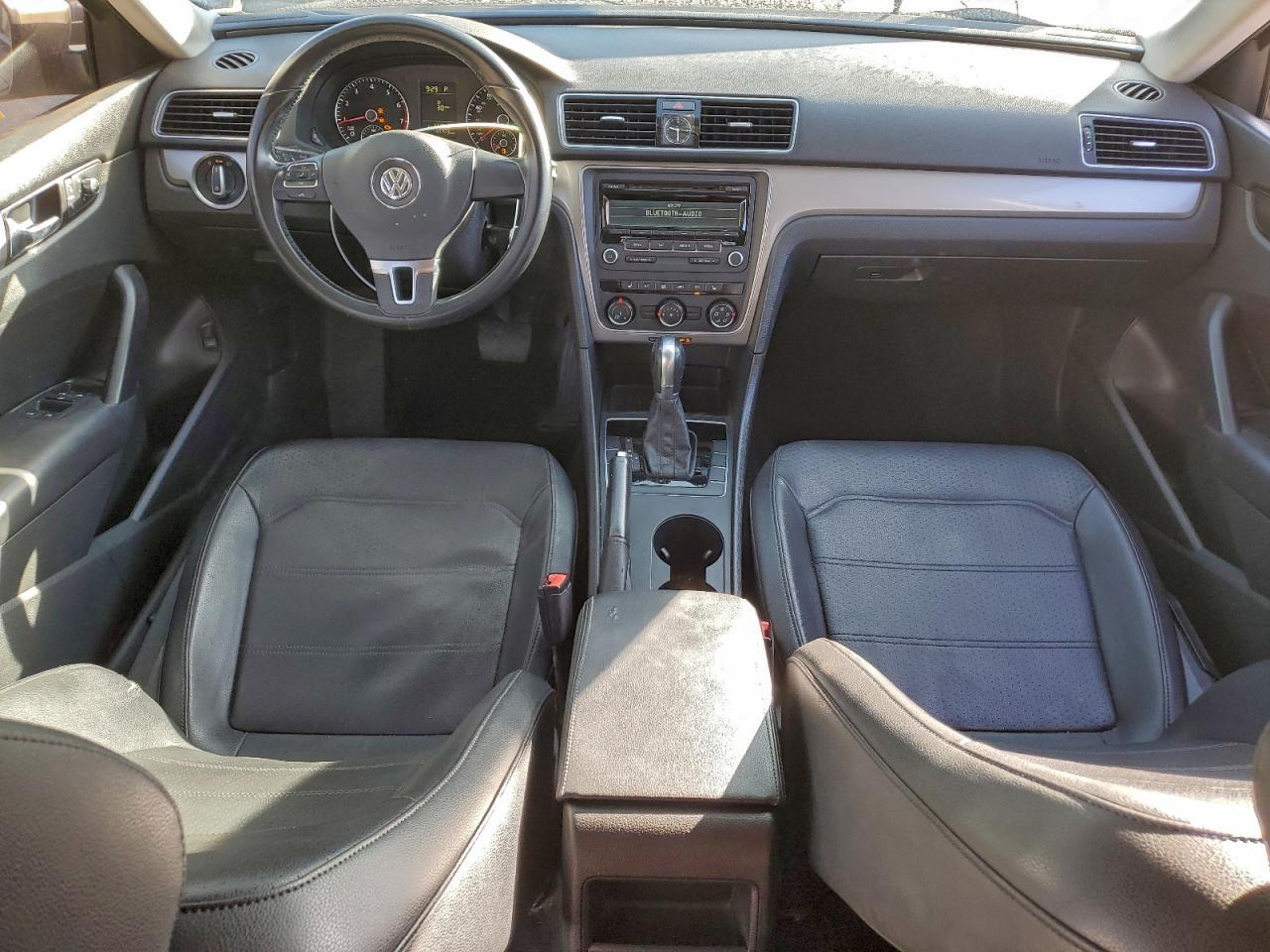 2015 VOLKSWAGEN Passat