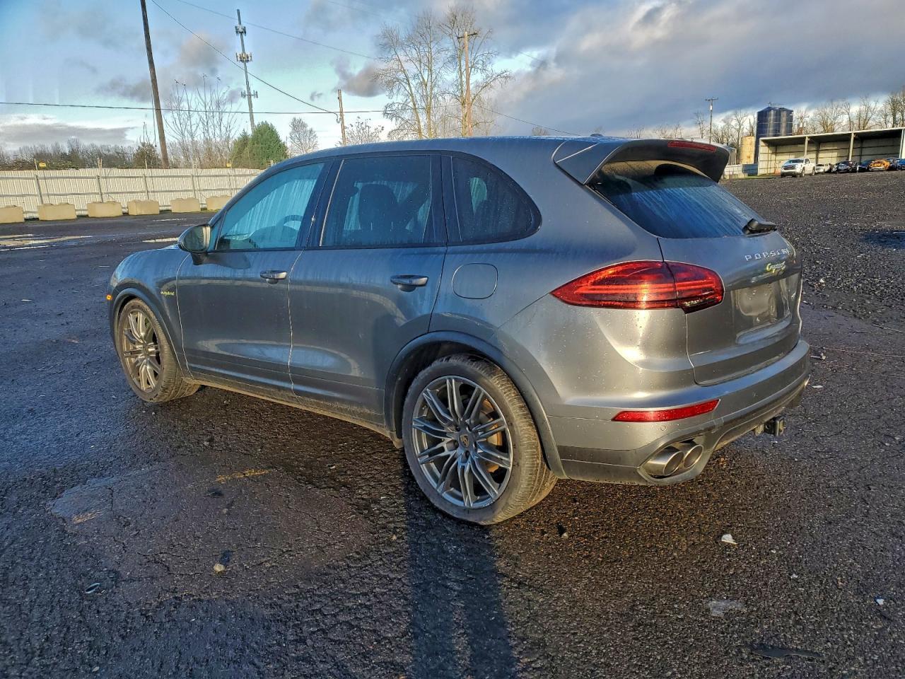 2016 PORSCHE CAYENNE