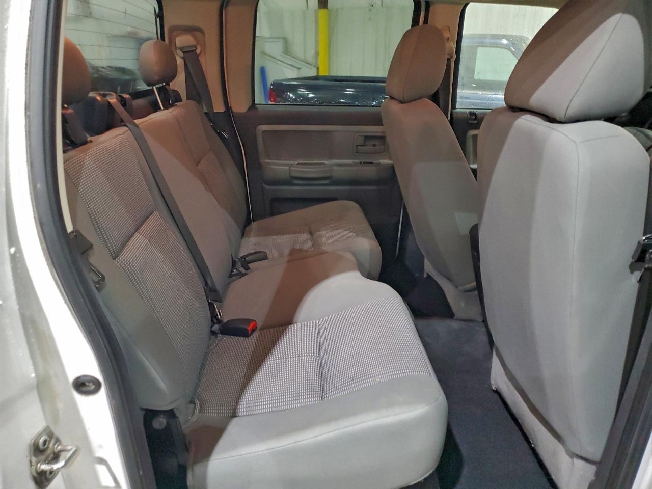 2011 DODGE Dakota