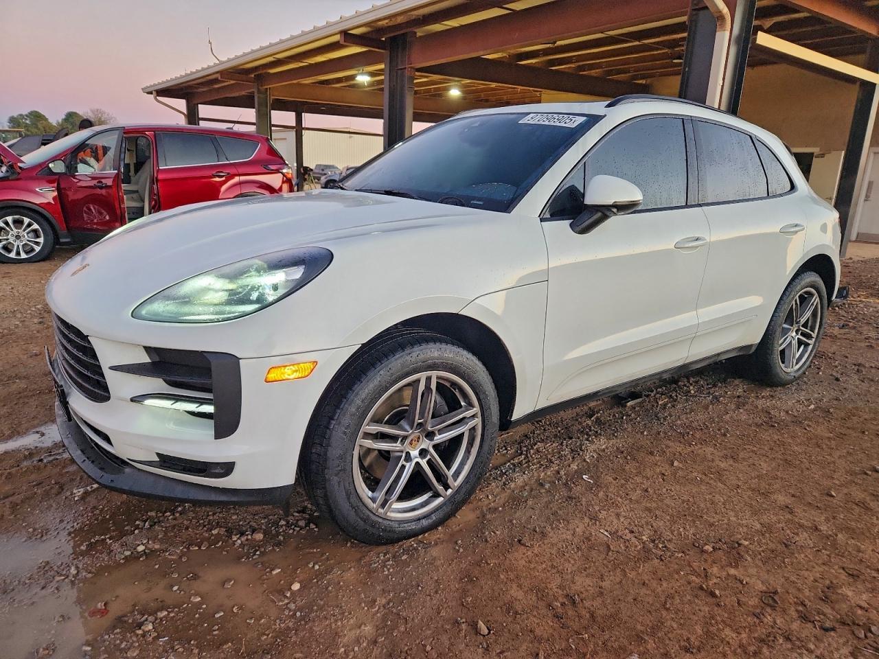 2019 PORSCHE Macan