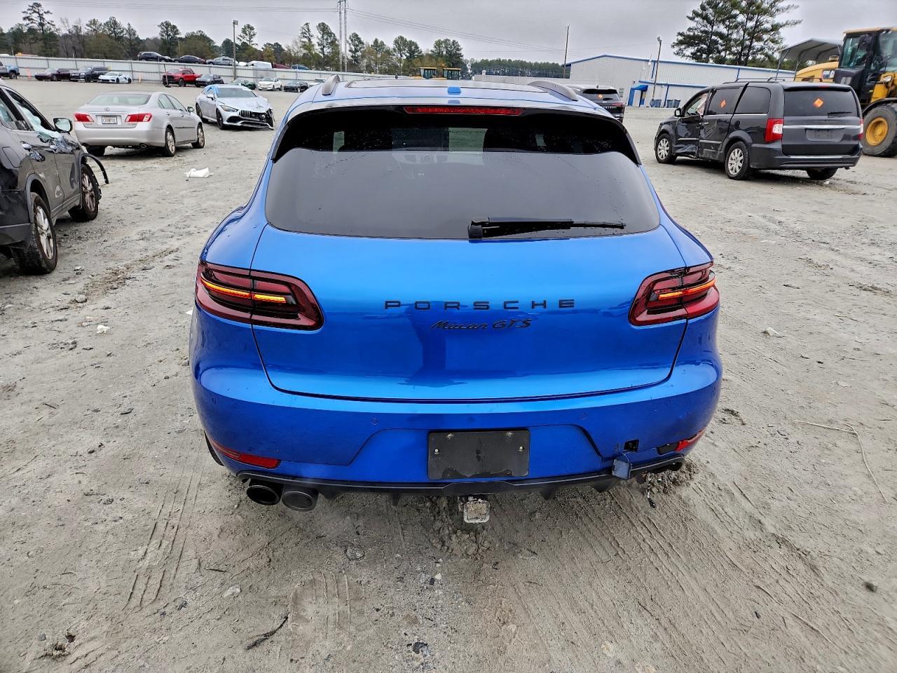 2017 PORSCHE Macan