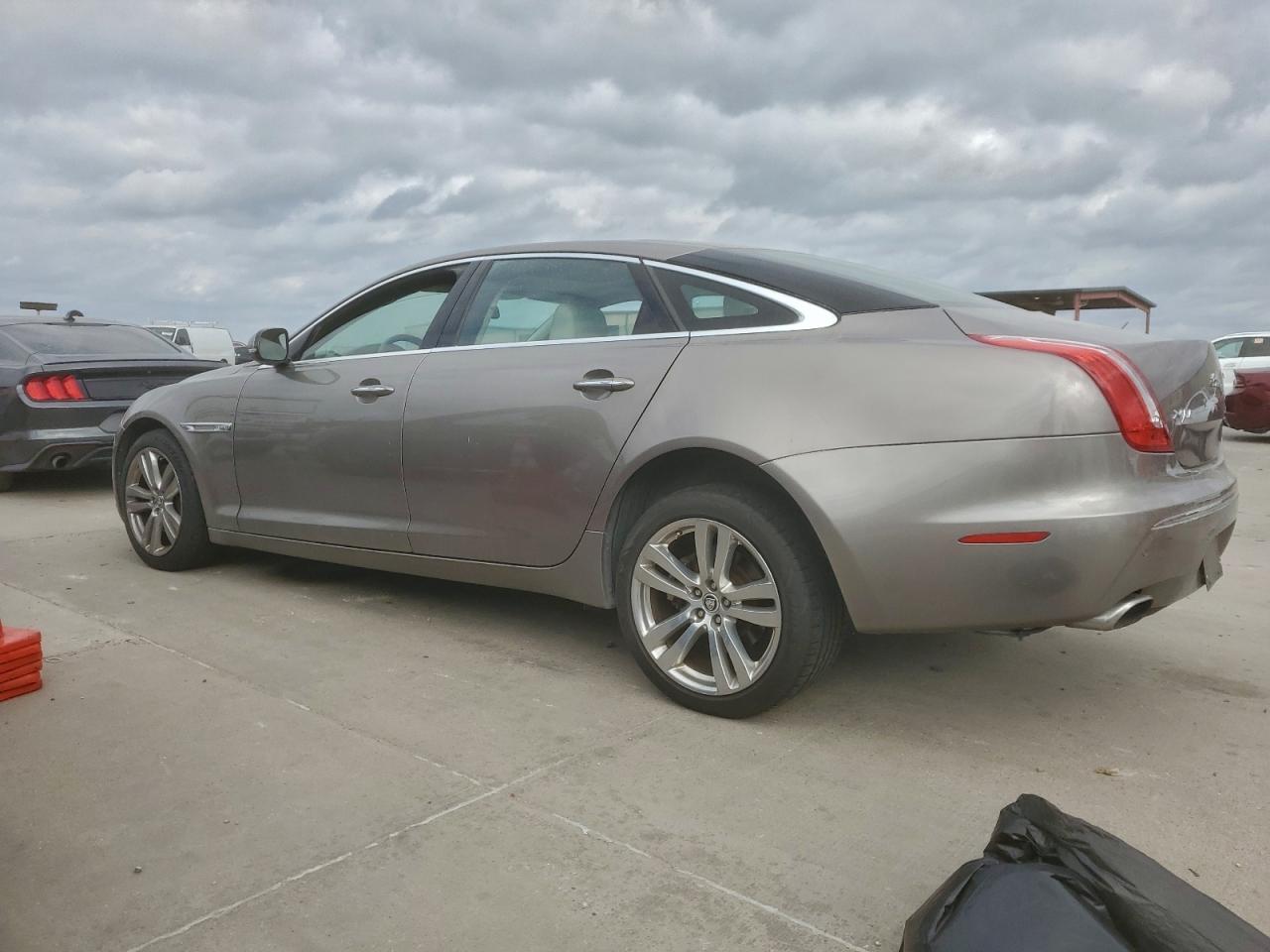 2011 JAGUAR Xj-Series