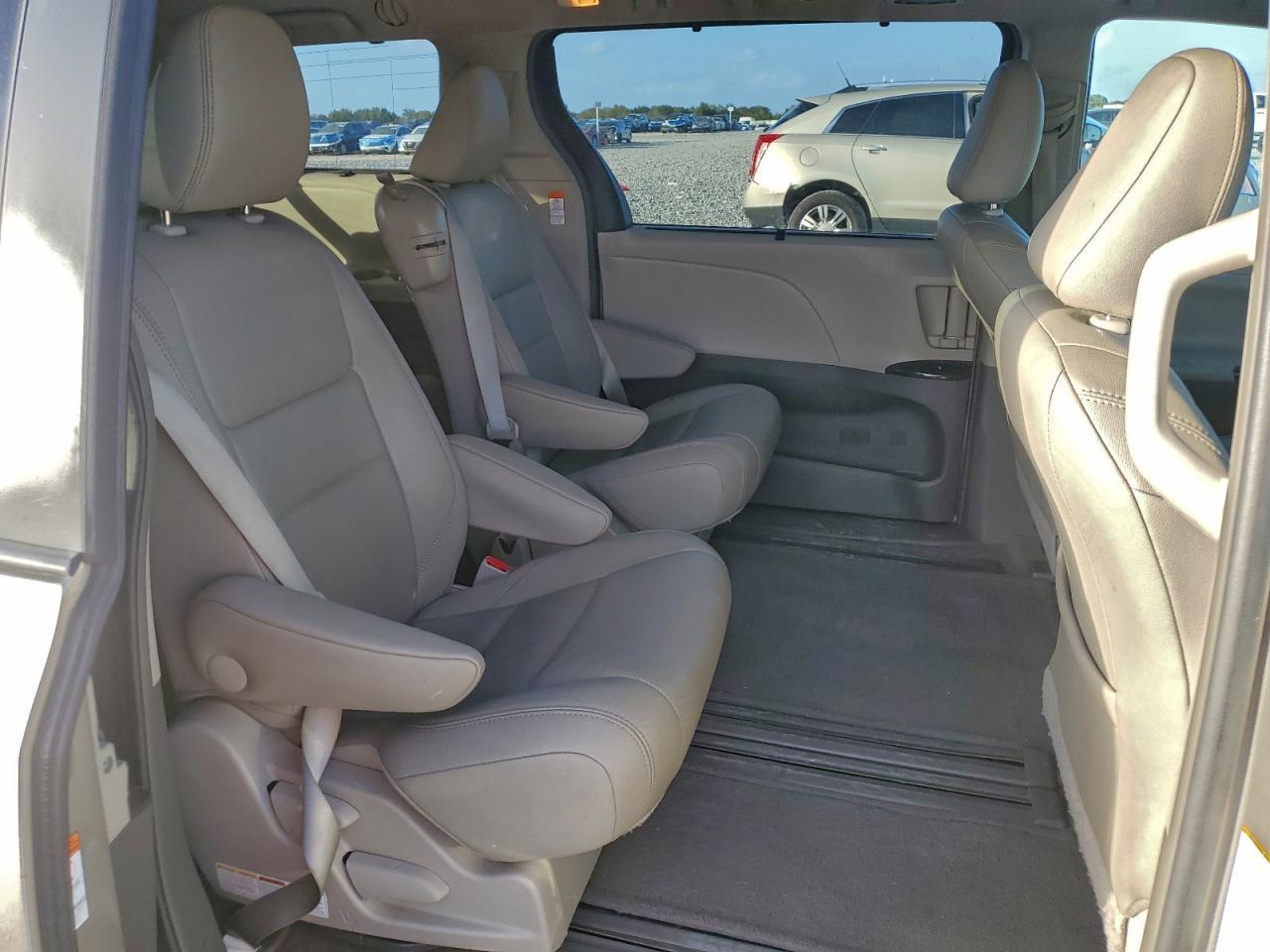 2015 TOYOTA SIENNA