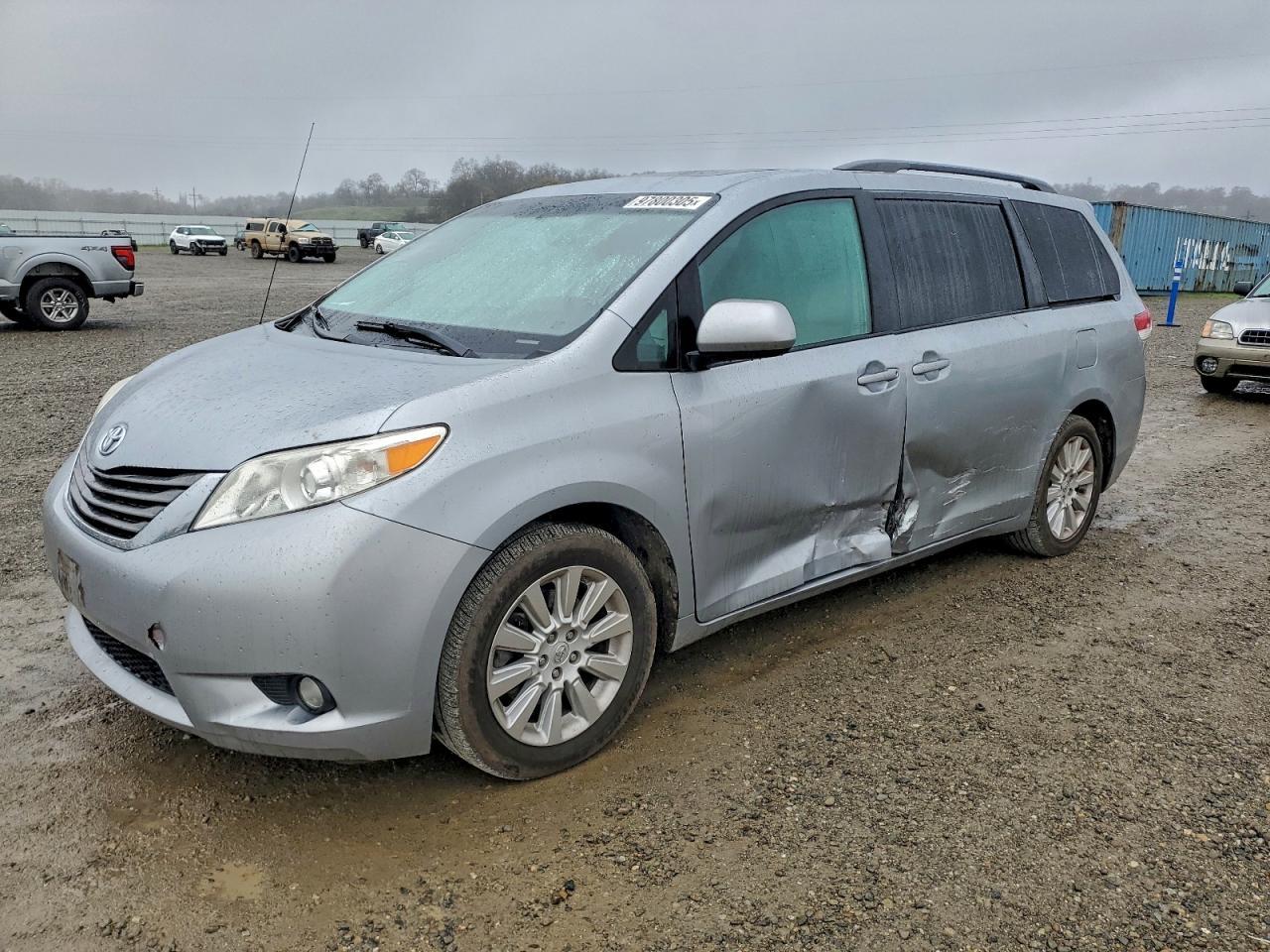 2014 TOYOTA SIENNA