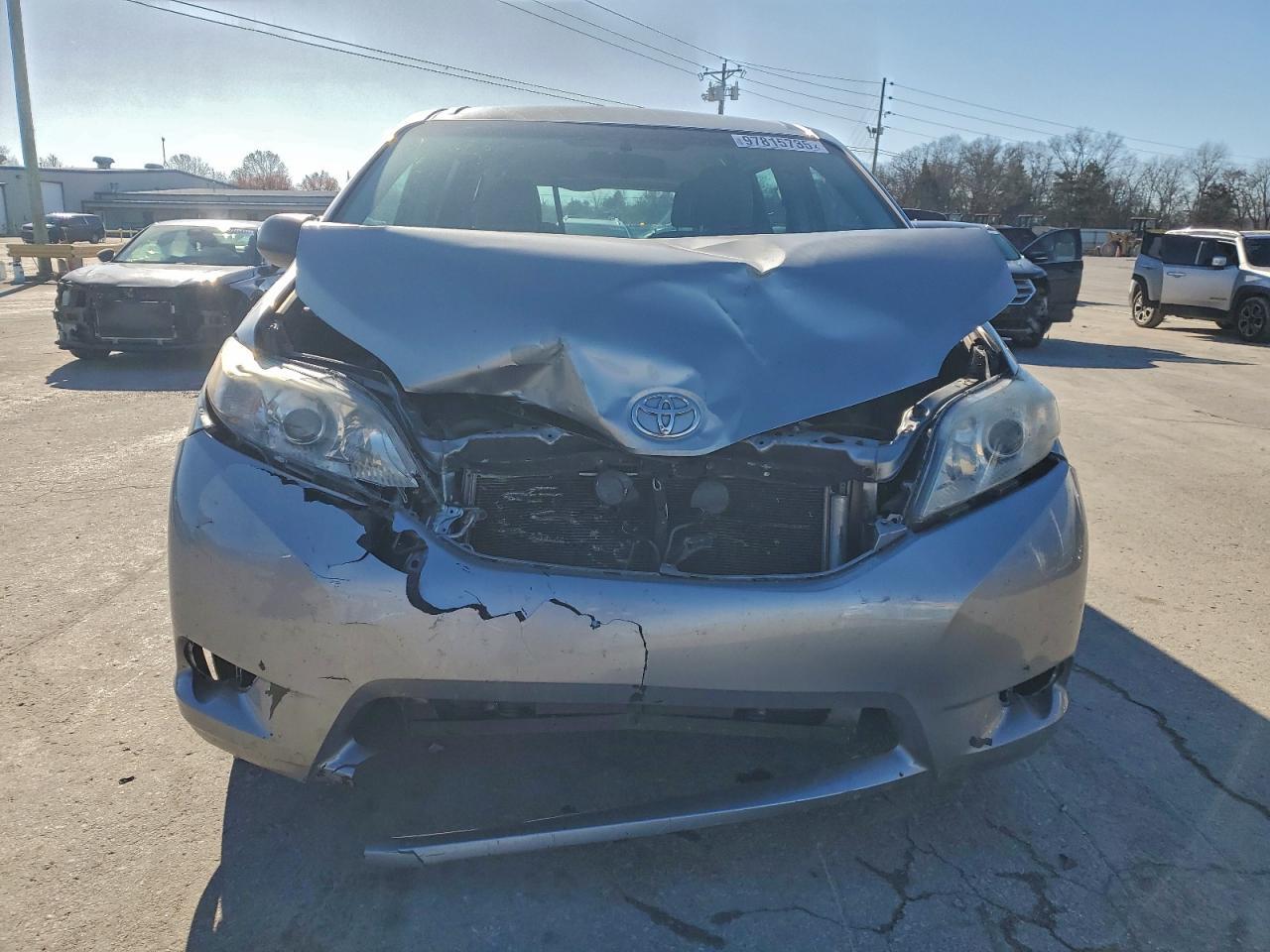 2015 TOYOTA SIENNA