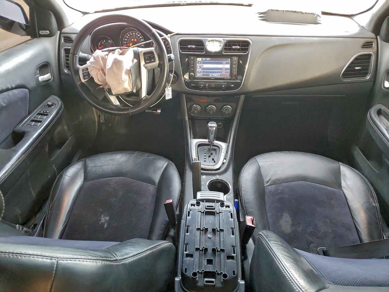 2011 CHRYSLER 200