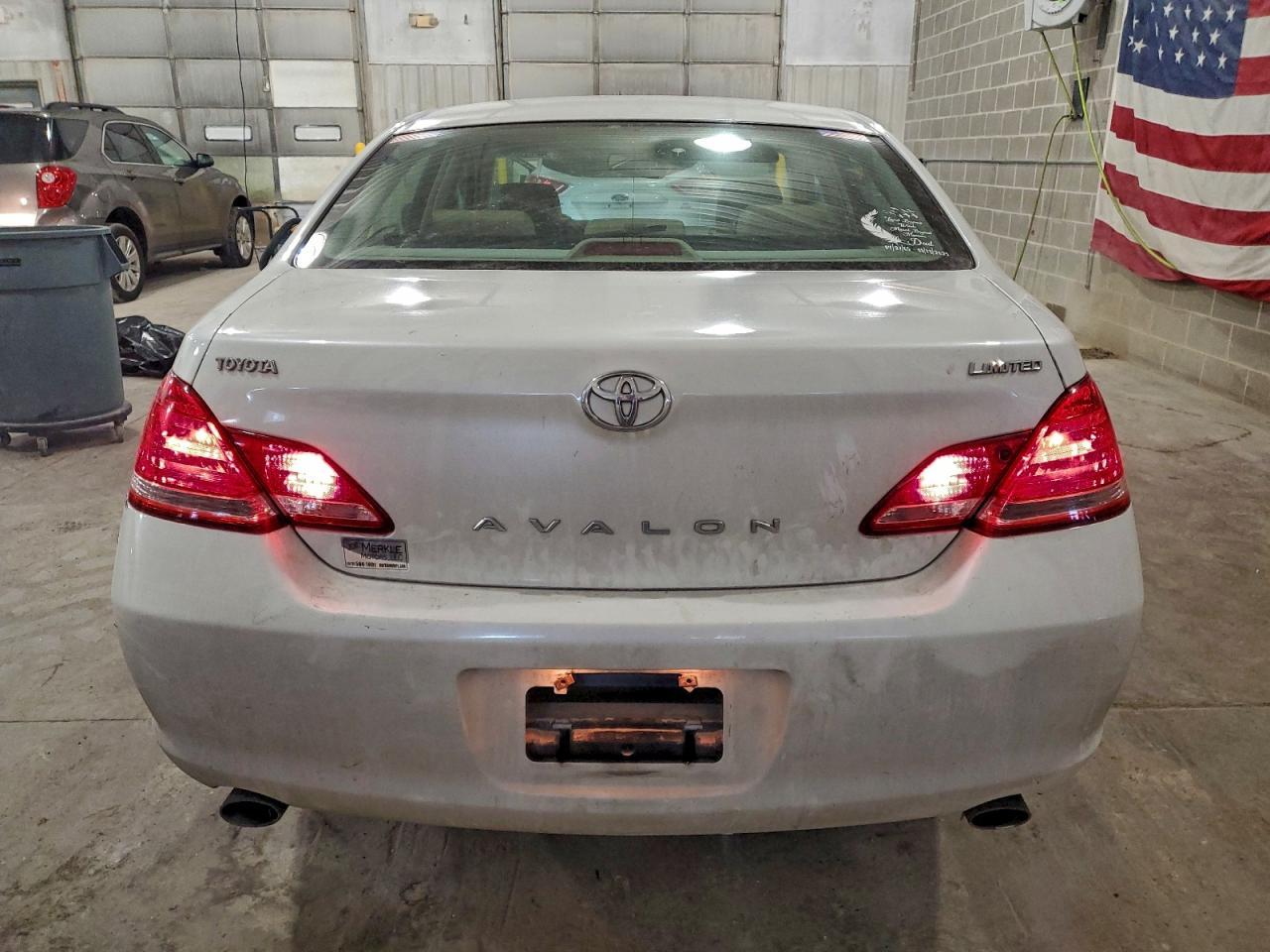 2006 TOYOTA Avalon