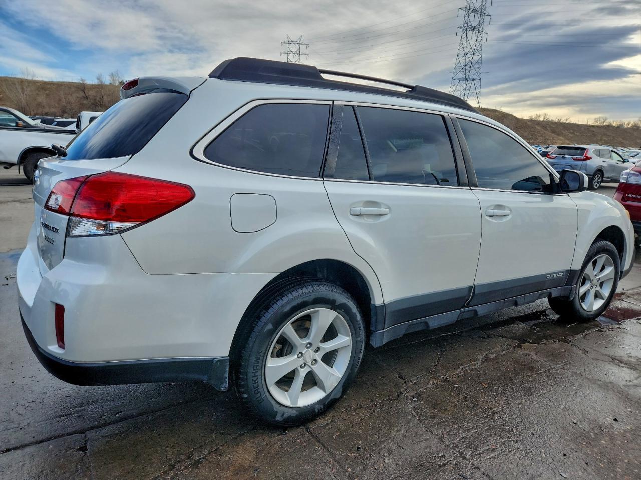 2013 SUBARU Outback