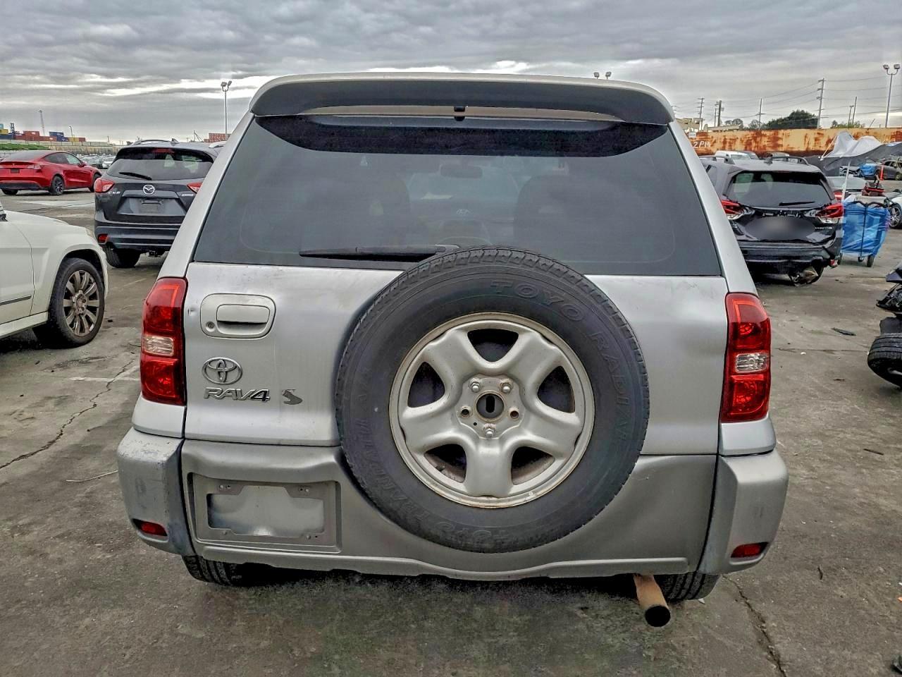 2004 TOYOTA RAV4