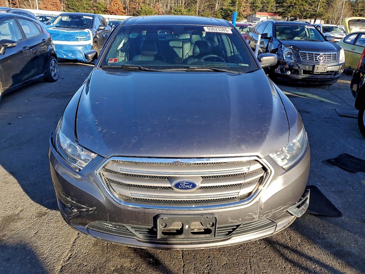2013 FORD Taurus