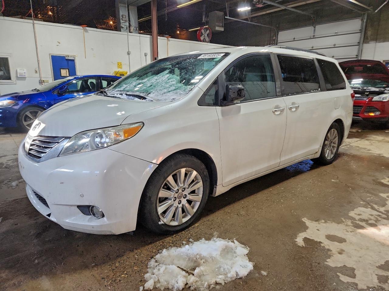 2012 TOYOTA SIENNA