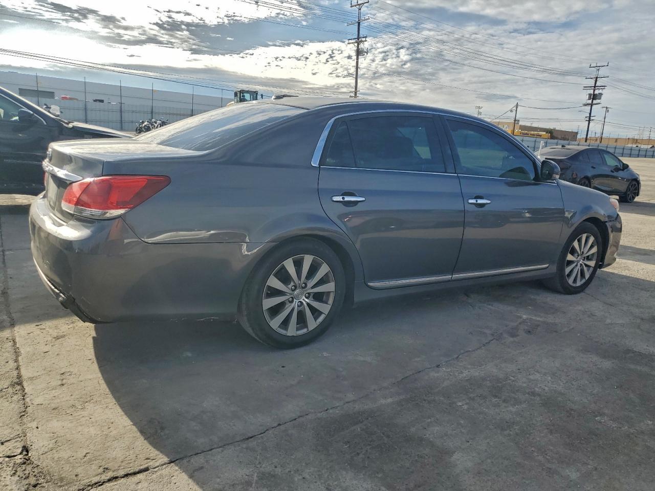2011 TOYOTA Avalon
