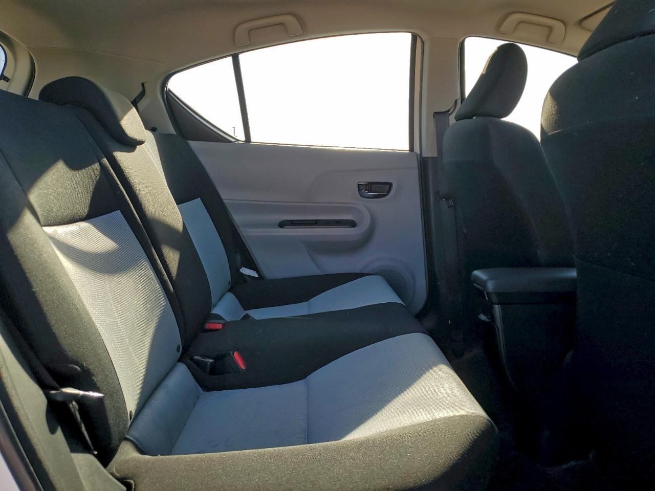 2013 TOYOTA Prius c