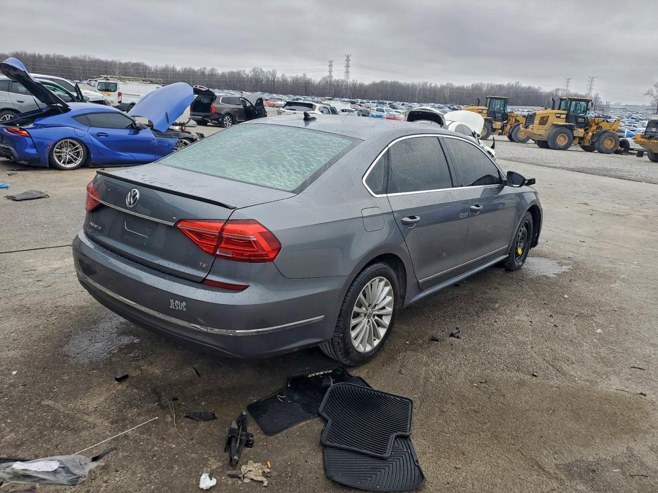 2016 VOLKSWAGEN Passat