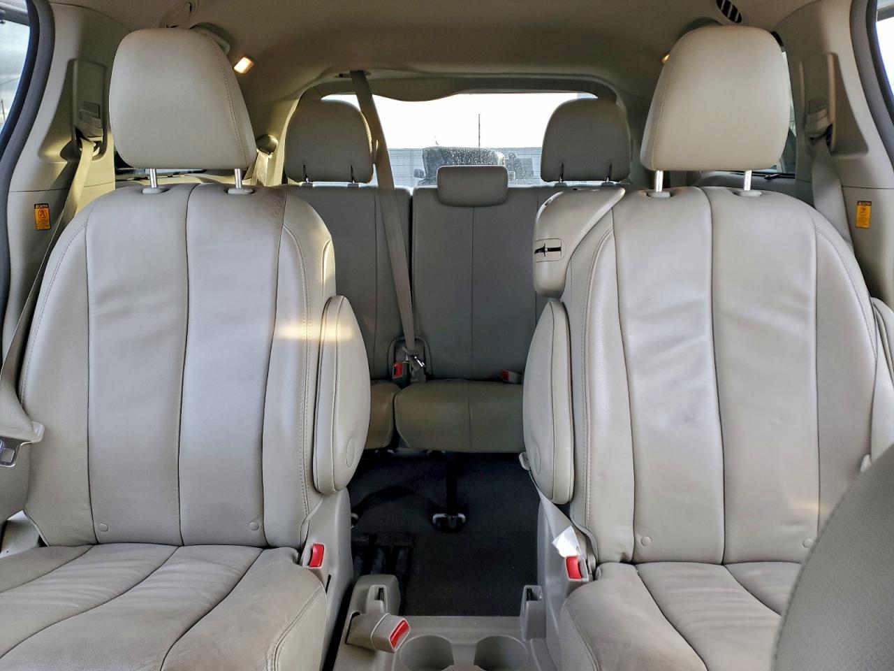 2013 TOYOTA SIENNA