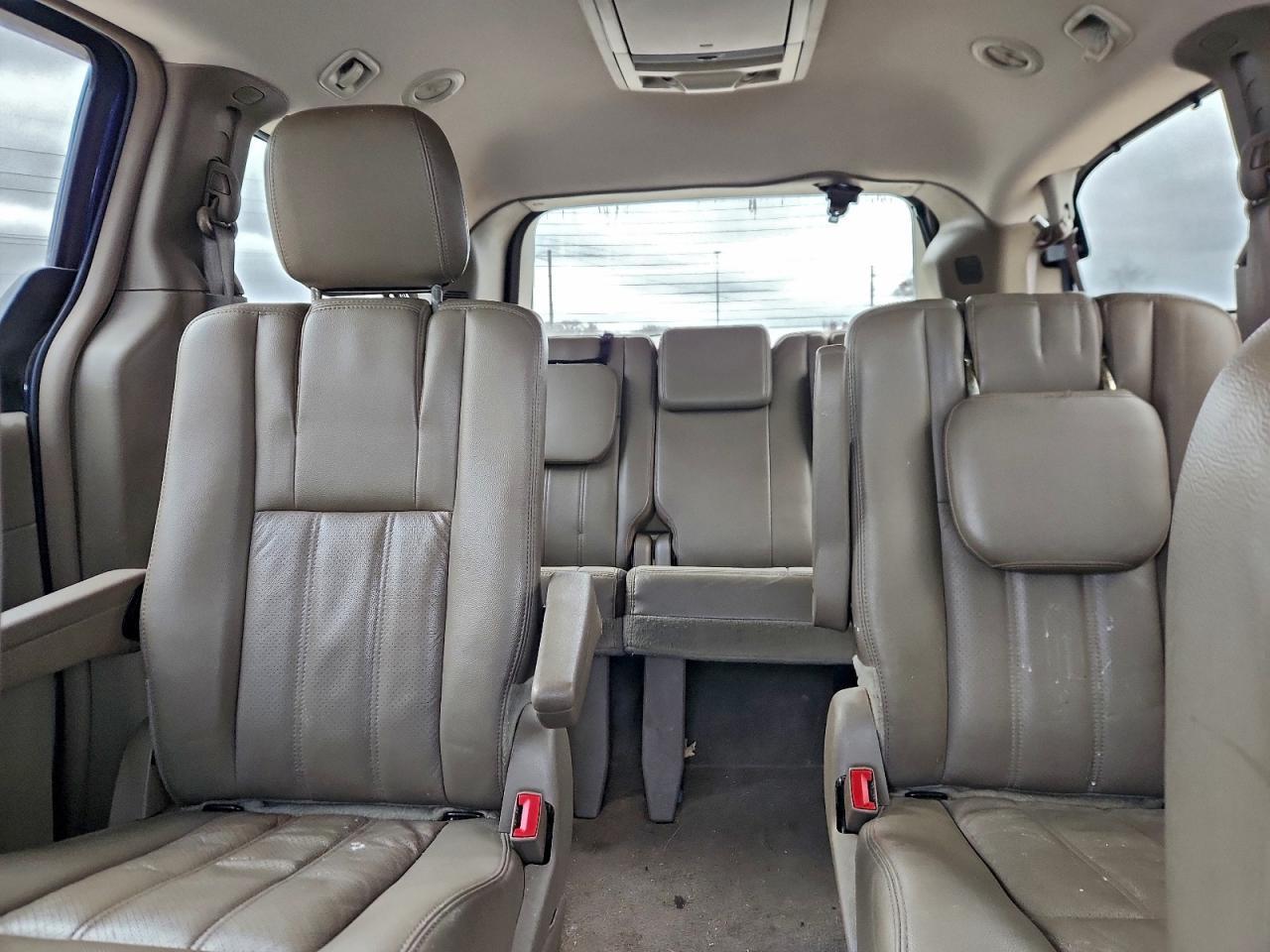 2012 CHRYSLER Town & Country