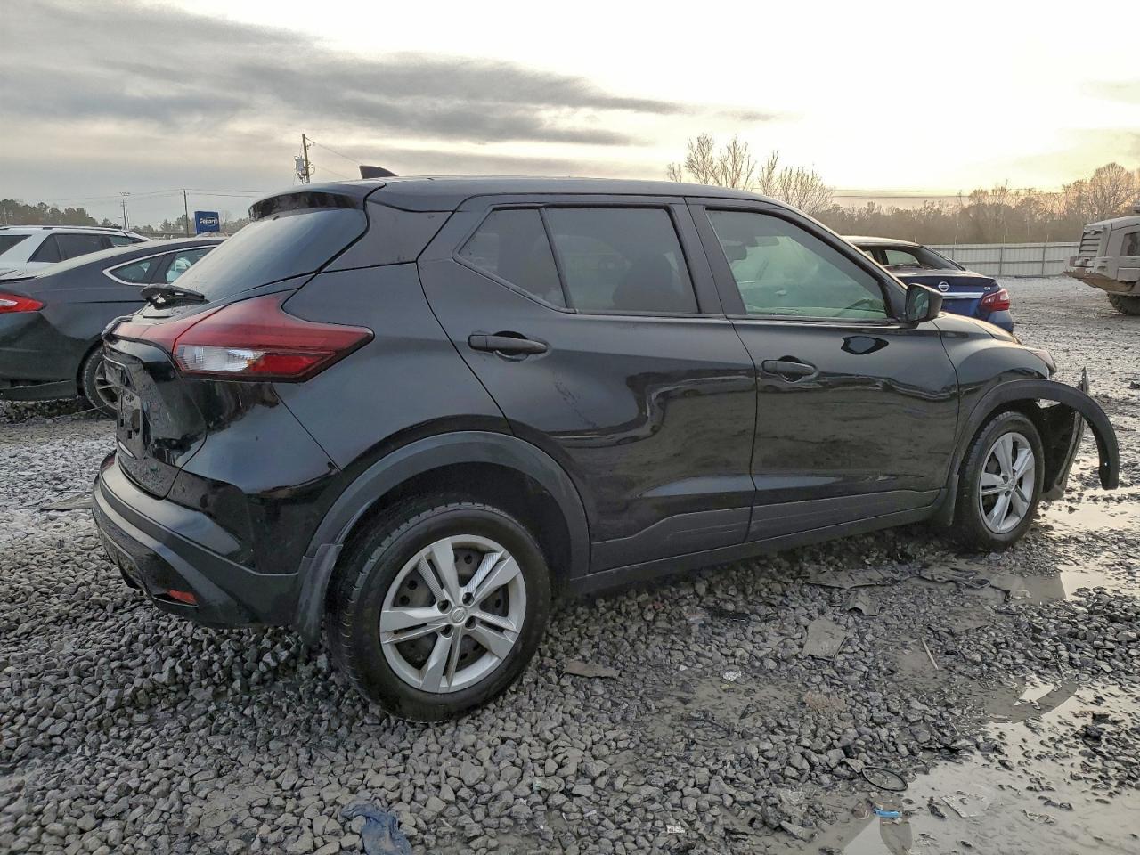 2024 NISSAN KICKS