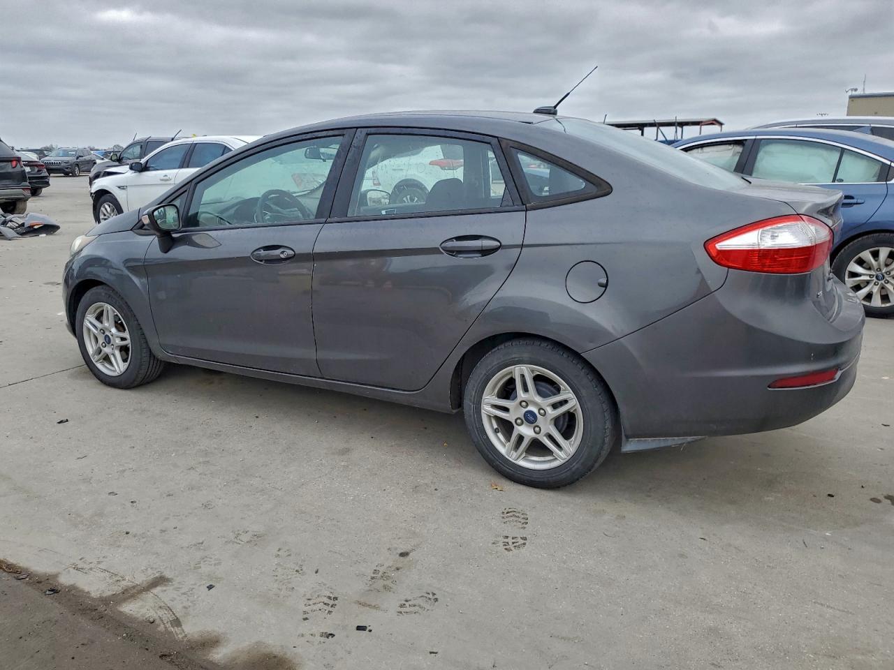 2016 FORD Fiesta