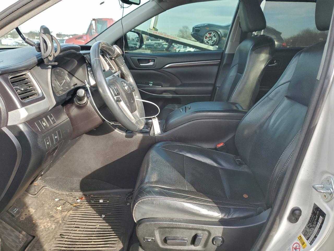 2016 TOYOTA HIGHLANDER