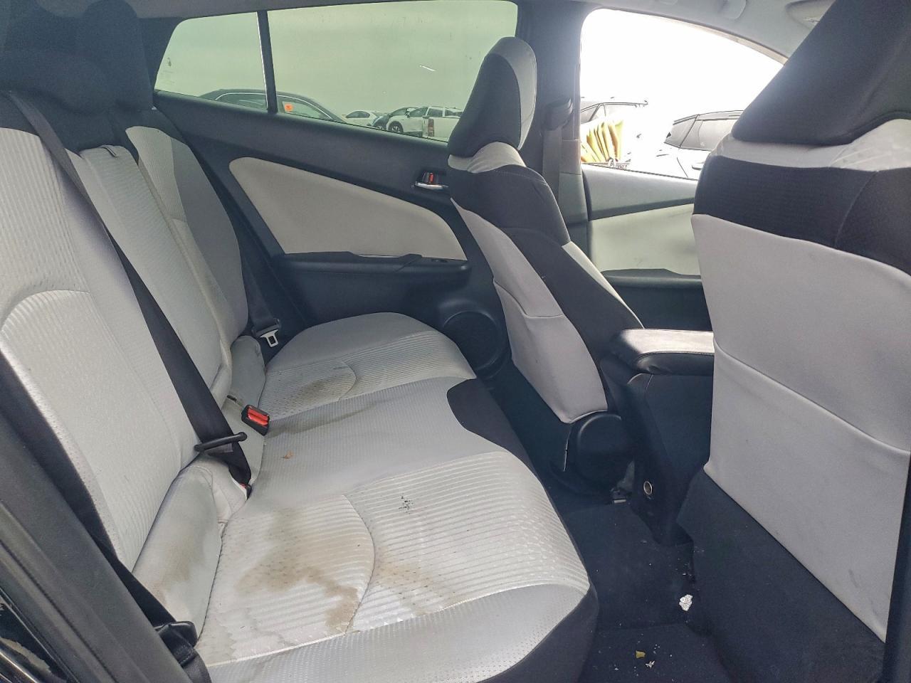 2016 TOYOTA PRIUS