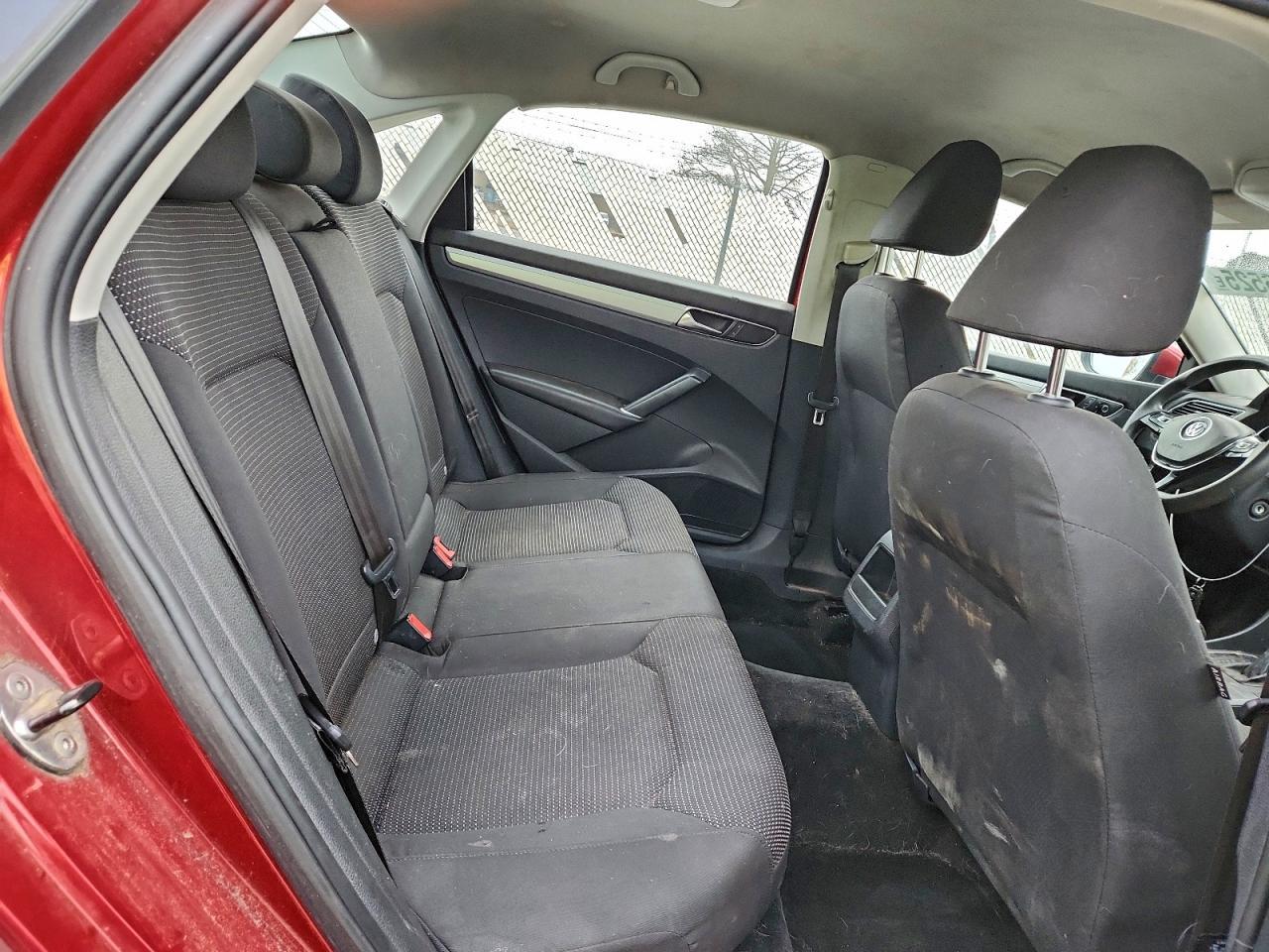 2017 VOLKSWAGEN Passat