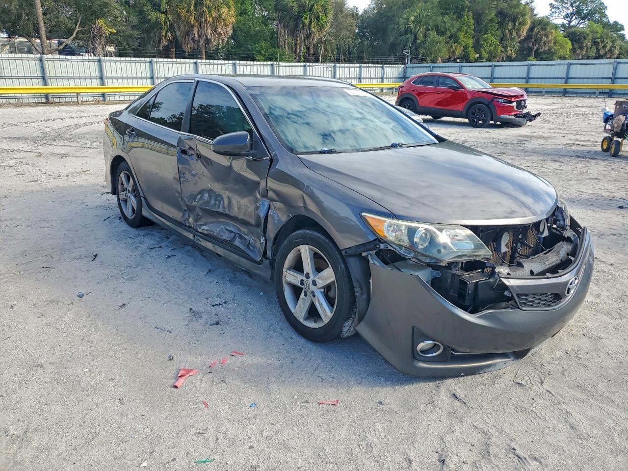 2014 TOYOTA CAMRY