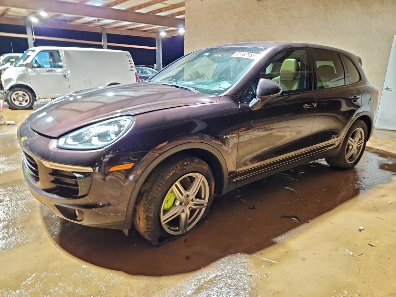 2016 PORSCHE CAYENNE