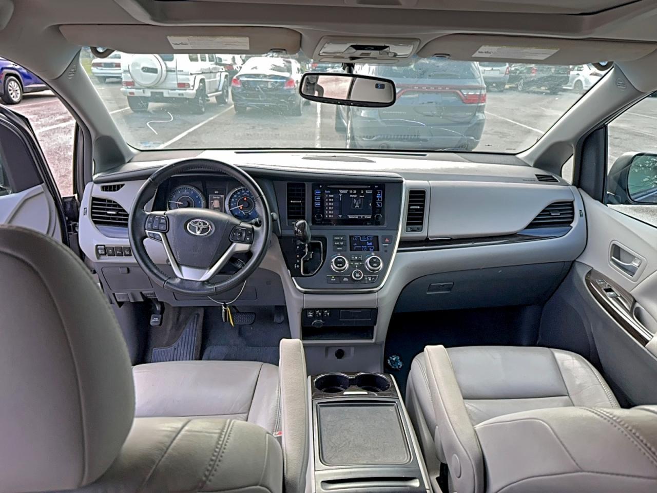 2017 TOYOTA SIENNA