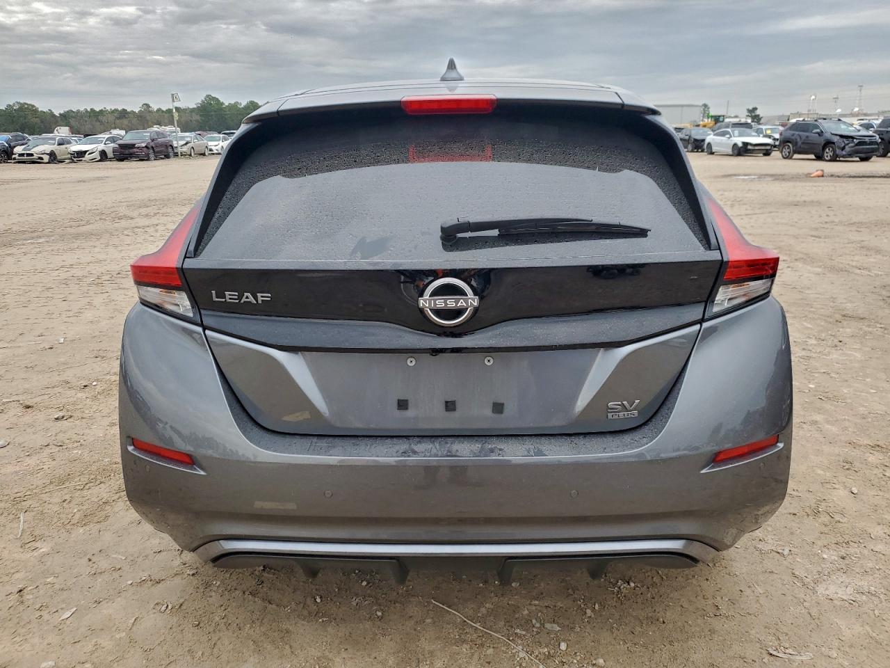 2024 NISSAN LEAF