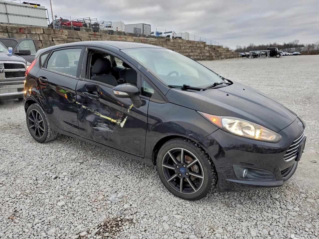 2015 FORD Fiesta