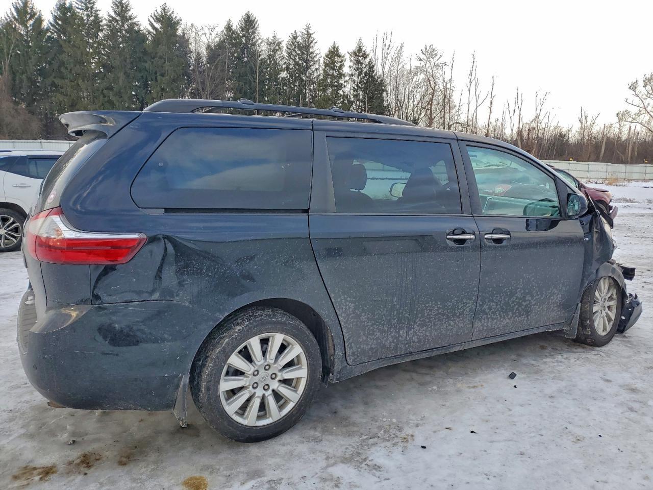 2017 TOYOTA SIENNA