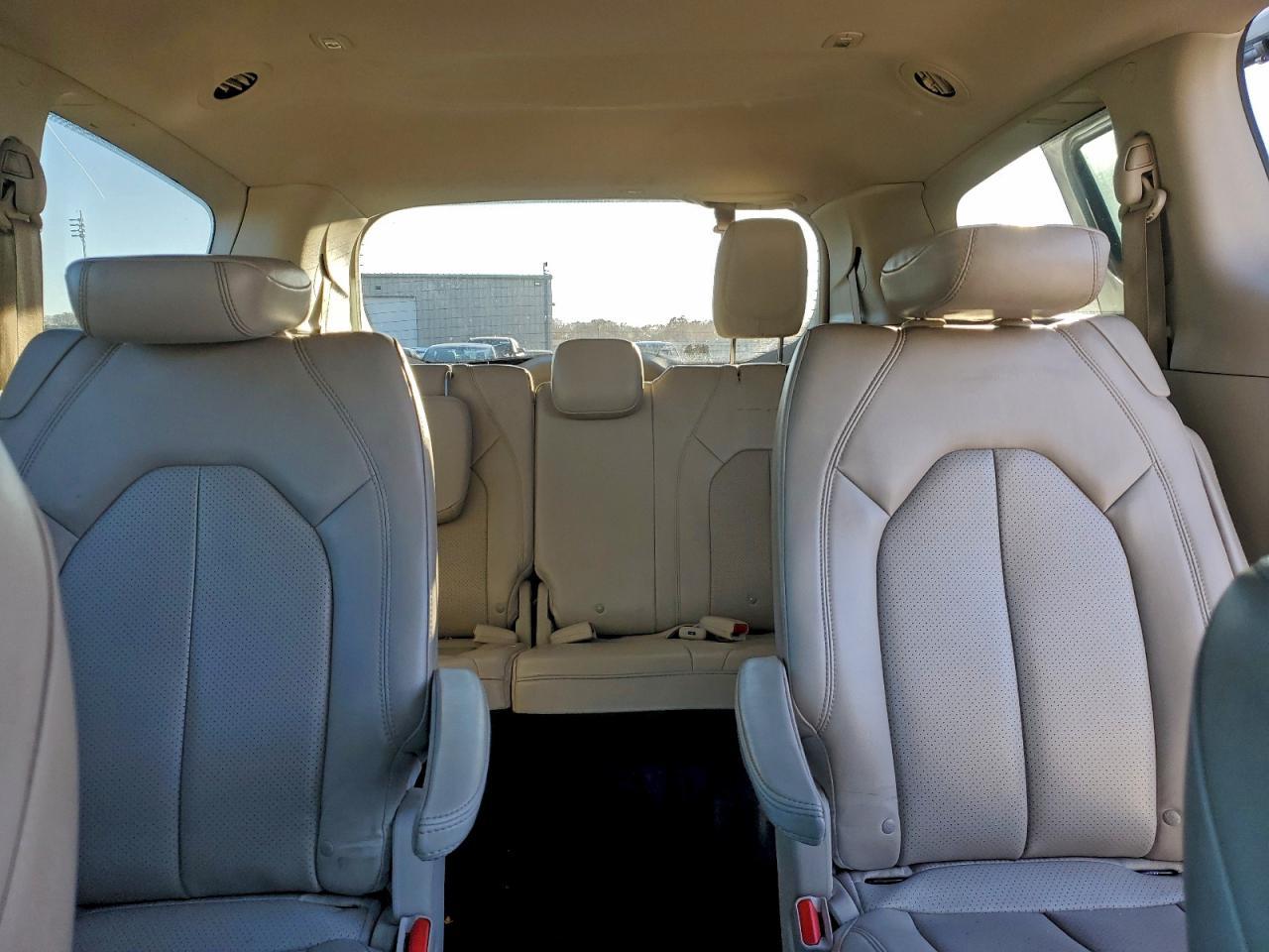 2021 CHRYSLER Voyager