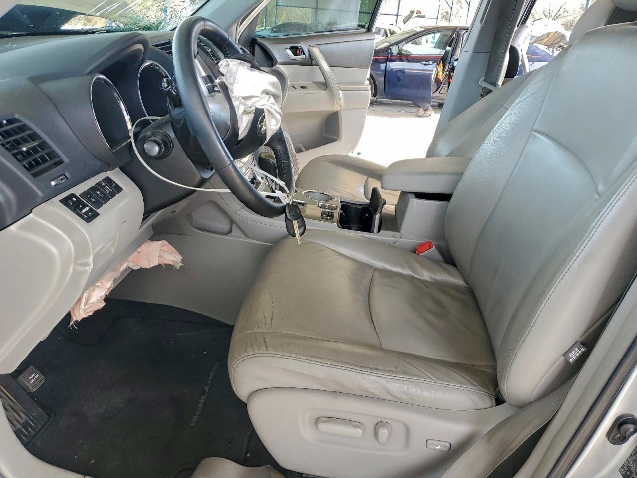 2013 TOYOTA HIGHLANDER