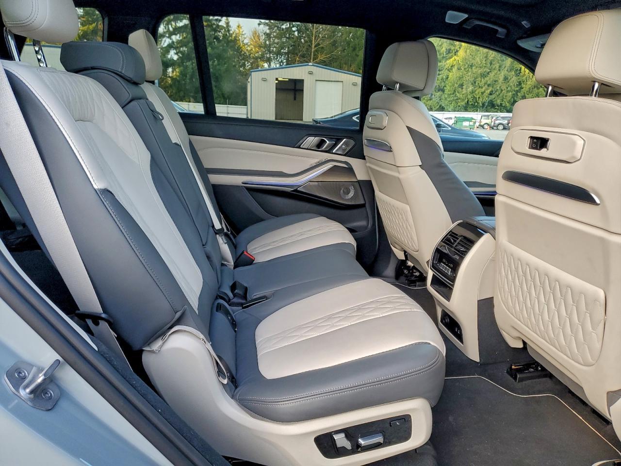 2023 BMW X7