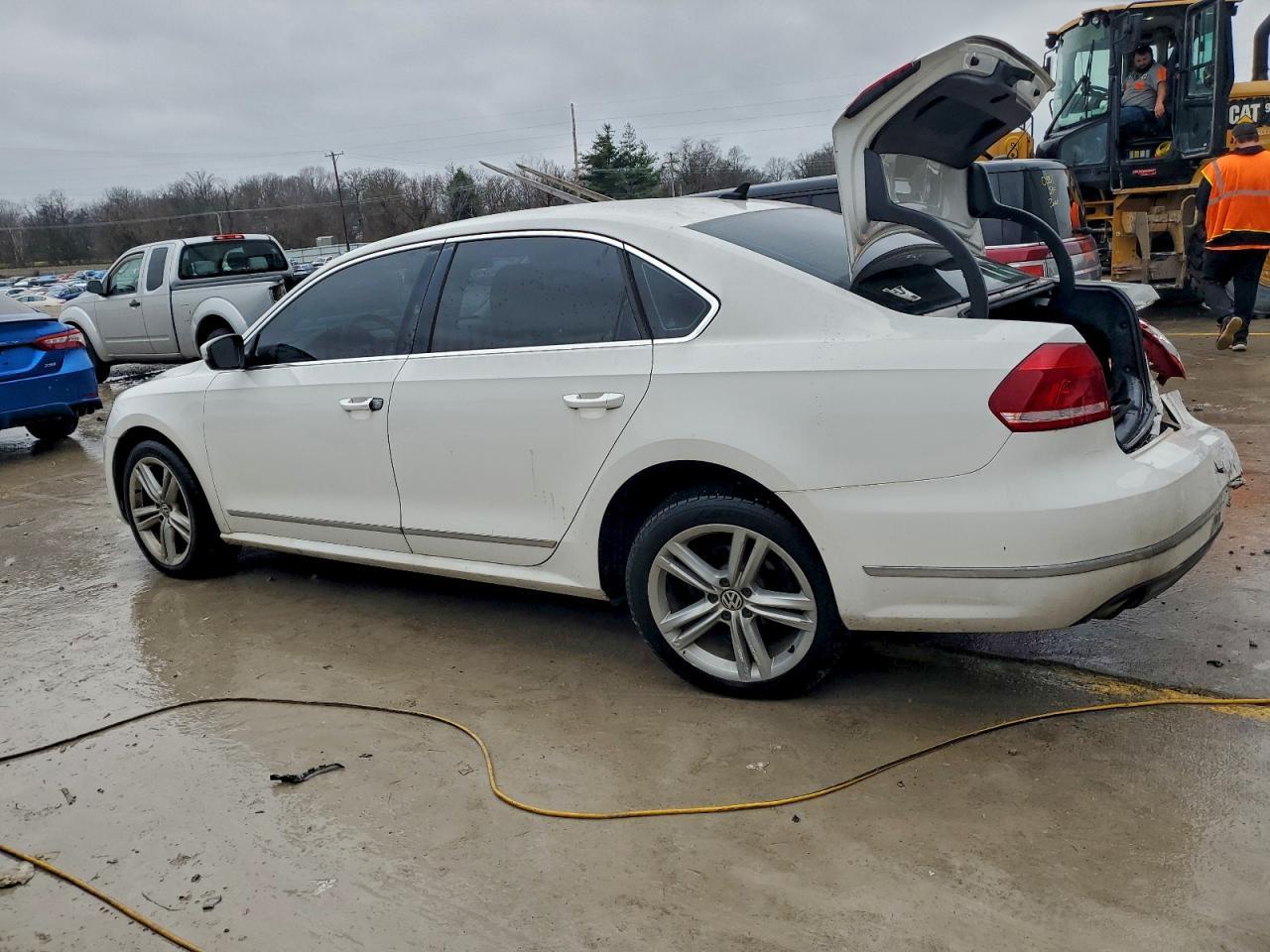 2014 VOLKSWAGEN Passat