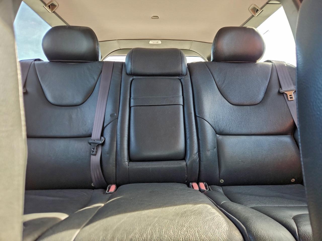 2004 VOLVO V70
